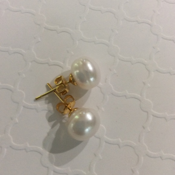 14k Yellow Gold Akoya Pearl Stud - Picture 5 of 7